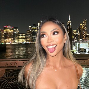 UrBabyGirl webcam livesex profile in canada cams
